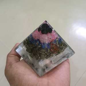 Pyramide d'orgone en cristal de guérison naturelle de la meilleure qualité avec bobine de cuivre pour l'équilibrage des chakras à énergie positive méditer au prix de gros - Product Image 6