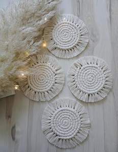 Posavasos de macramé de cordón de algodón suave de fabricante OEM con borde trenzado y forma redonda adecuado para picnic a la hora del té - Product Image 2