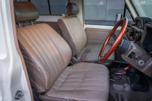 PRÊT À CONDUIRE - VÉHICULE D'OCCASION À VOLANT À GAUCHE |   Conduite à droite |   TOYOTA LAND CRUISER HZJ75 TROOPY DIESEL 5 VITESSES 1996 - Product Image 5