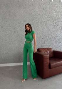 Haut à manches courtes froncé sur le côté pour femmes chemisier court de couleur unie et pantalon à jambes larges taille haute Double ensemble vert - Product Image 2