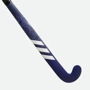 Palos de hockey de campo de fibra de carbono duraderos de calidad superior con color y peso personalizados - Product Image 1