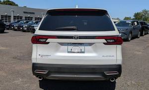 Toyota Highlander Híbrido MAX Platinum AWD 2024 Blanco, Automático, Llantas de Aleación R18 Oscuras, Asientos de Cuero, Sistema de Navegación, Volante a la Izquierda - Product Image 3