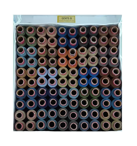 Hilo de coser de poliéster hilado suave pero duradero para proyectos domésticos, diseño de moda y reparaciones de ropa de rutina - Product Image 1