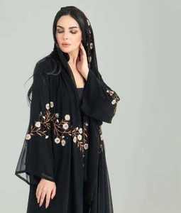 Abaya noire élégante pour femmes en soie faite à la main, vêtements islamiques modestes de qualité supérieure, robe longue de travail manuel distingué - Product Image 3