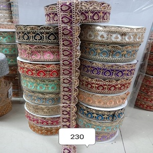 Tissu brodé délicat en dentelle sur mesure pour les projets de couture et de couture. Idéal pour les robes de mariée robes lehengas couture - Product Image 1