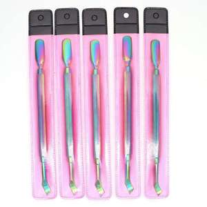 Outils de dissolvant de cuticules de poussoir d'ongle à Double extrémité d'acier inoxydable coloré pour l'art d'ongle de pédicure de manucure - Product Image 3