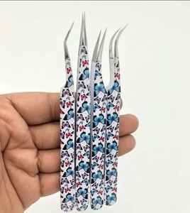 Pinzas Profesionales para Pestañas de Acero Inoxidable, Diseño de Precisión Duradero, Recubrimiento de Papel con Diseño de Mariposa Morada, 45 Grados - Product Image 1