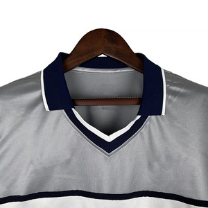 Venta al por mayor nuevo modelo de camiseta de fútbol Premium transpirable de secado rápido conjunto deportivo con impresiones de logotipos personalizados - Product Image 3