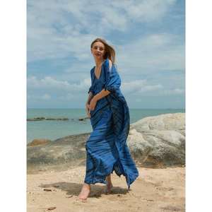Robe maxi bleu tie-dye écologique pour femmes, col en V, manches longues, style bohème, tenue de plage, taille naturelle - Product Image 1