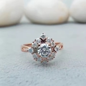 Anillo de diamantes de moissanita de lujo personalizado 925 Plata y 10K/14K/18K oro blanco banda de boda Pave de moda Idea de regalo - Product Image 1