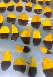 <b>CHOCOLATE</b> COVERED MANGO - GOURMET FRUIT SNACK FROM VIETNAM - Product Image 2