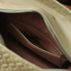 กระเป๋าหนังทำด้วยมือสำหรับใช้งานทั่วไปการออกแบบที่หรูหราของช่างฝีมือในสวนมอสที่มีน้ำหนักเบา - Product Image 6