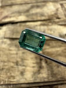 Émeraude de qualité fine zambienne naturelle non chauffée et non traitée 1.56 carats pour l'utilisation de bijoux - Product Image 5