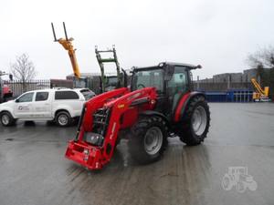 Tracteur à roues motrices 4x4 Massey Ferguson 4709M 2024, moteur diesel neuf, 40-180 CV - Product Image 2