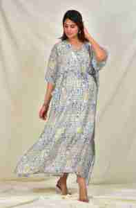Caftán de Muselina Estampado Floral para Sesión de Fotos de Maternidad, Caftán de Lactancia con Cierre para Fácil Acceso, Venta al por Mayor en India - Product Image 4