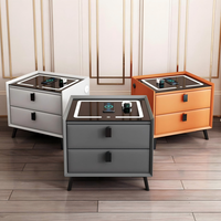 Table de chevet intelligente en bois massif nordique OEM, fabriquée à la main, 3 tiroirs, chargeur sans fil, lampe de lecture LED, style minimaliste, pour hôtel
