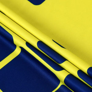 Tenue de football personnalisée coupe ajustée, séchage rapide, 100 % polyester, avec impression numérique OEM, ensembles personnalisables avec nom et nom d'équipe, respirante - Product Image 3