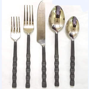 High-Quality Silver Stainless Steel <b>Cutlery</b> <b>Set</b> Featuring <b>Black</b> Handles in a Stylish 4 Pcs American Design - Product Image 3