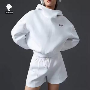 Ensemble de vêtements deux pièces personnalisé pour femmes, coupe ample, sweat à capuche et short en polaire à motif uni, vêtements de détente et de sport - Product Image 5