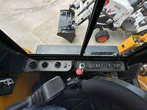 Mini-chargeuse sur chenilles JCB diesel jaune compacte avec attache de godet - Product Image 4