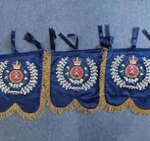 Cigarreras 1979 Escudo de armas de la familia Bandera bordada a mano de alambre de lingotes - Product Image 2