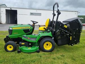 Tractor de Ruedas John Deere 120R Verde 4x4 Multifuncional para Uso Agrícola - Product Image 5