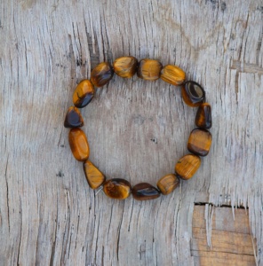 Pulsera de piedra natural caída Ojo de Tigre unisex diseño clásico con cuentas estilo religioso para boda o regalo - Product Image 1