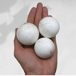 Scolecite ลูกบอลคริสตัลควอตซ์ทรงกลมพลอยธรรมชาติสำหรับการรักษาฮวงจุ้ยรักการทำสมาธิและการตกแต่งจำนวนมาก - Product Image 4