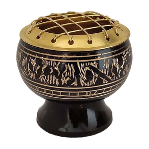 Quemador de incienso grabado en latón Color negro con posavasos de madera Quemador de incienso de carbón de último diseño disponible a un precio asequible - Product Image 3