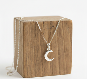 Collar con Colgante de Luna de Plata de Ley 925 Hecho a Medida por Rudra Gems, Chapado en Oro Rosa para Hombre, Regalo de Lujo Certificado, Joyería Fina - Product Image 1