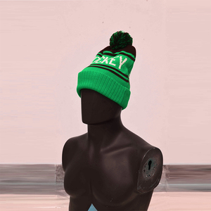 MOVATEXTILES Top Trending 100% Gorros Jacquard Sombreros y gorras de invierno Color rojo Gorros sostenibles/cortavientos para hombres - Product Image 1