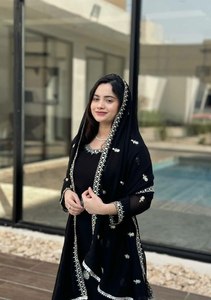 Traje Salwar de tres piezas de tela suave paquistaní de moda de Color negro impresionante para chicas jóvenes a precio mayorista - Product Image 3