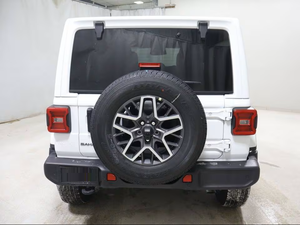 Oferta Especial: Jeep Wrangler Sahara 2026, Tracción en las Cuatro Ruedas, Transmisión Automática, 285HP - Product Image 3