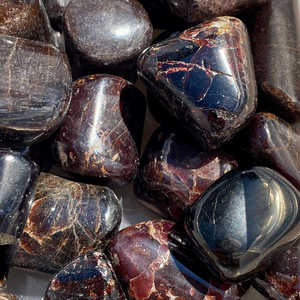 Piedras caídas de granate rojo Natural de la mejor calidad, cristales curativos pulidos tallados, amor Feng Shui para joyería y decoración del hogar - Product Image 3