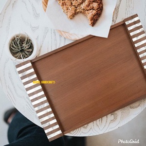 Bandeja de Servir de Madera con Incrustaciones de Madreperla, Forma Hexagonal |   Bandeja de Frutos Secos con Chocolate de Lujo |   Decoración para el Hogar para el Ramadán y el Eid - Product Image 2
