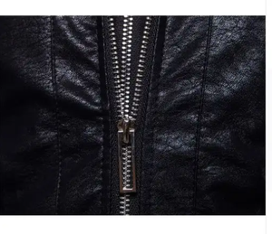 Vêtements pour hommes Veste en cuir Veste en cuir à capuche de couleur pure pour homme avec logo personnalisé - Product Image 3