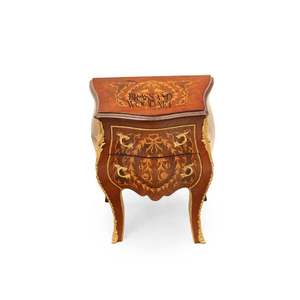 Mesita de Noche Clásica de Madera con Marquetería Floral, Frente Curvo, Detalles Dorados, Mueble de Lujo Hecho a Mano - Product Image 1