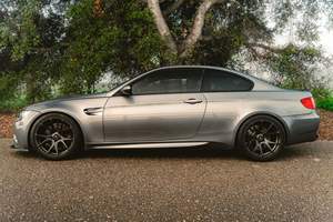 BMW M3 Coupé 2011 d'occasion en excellent état, sans réserve, moteur V8, toit carbone, principalement de propriétaires occidentaux - Product Image 3