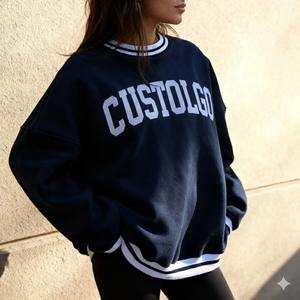 Sudadera Personalizada de Marca para Mujer, Ecológica, de Poliéster/Algodón, Cuello Alto Simulado, Corte Holgado, con Serigrafía y Bordado - Product Image 1