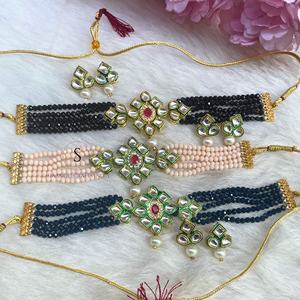 Collier ras du cou Kundan fait main, couleurs mélangées, avec boucles d'oreilles, avec de magnifiques motifs en pierres, collier Kundan de créateur pour cadeau de mariage - Product Image 2