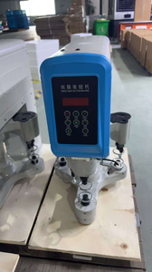 Nouvelle machine à coudre industrielle CP-5-6A à trois têtes, électrique, contrôlée par ordinateur, anti-choc, pour la pose de boutons et de grandes boucles blanches en acier. - Product Image 5