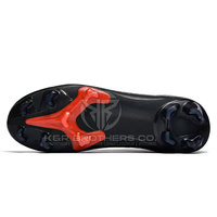 Vente en gros de chaussures de football crampons antidérapants légers chaussures d'entraînement de football en plein air avec logo personnalisé