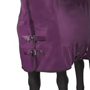 Couverture imperméable pour cheval avec col haut et 2 sangles de fixation, en tissu Oxford, pour toutes les saisons et utilisation en extérieur. - Product Image 2