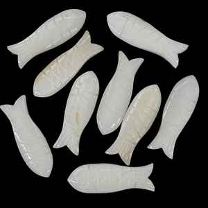 Cuentas de Joyería de Piedras Preciosas Sueltas Talladas a Mano con Forma de Pez de Nácar - Product Image 5