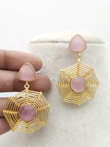 Pendientes colgantes de boda chapados en rodio de imitación románticos Chandbali de latón con estilo hechos a mano por Bella Store - Product Image 3