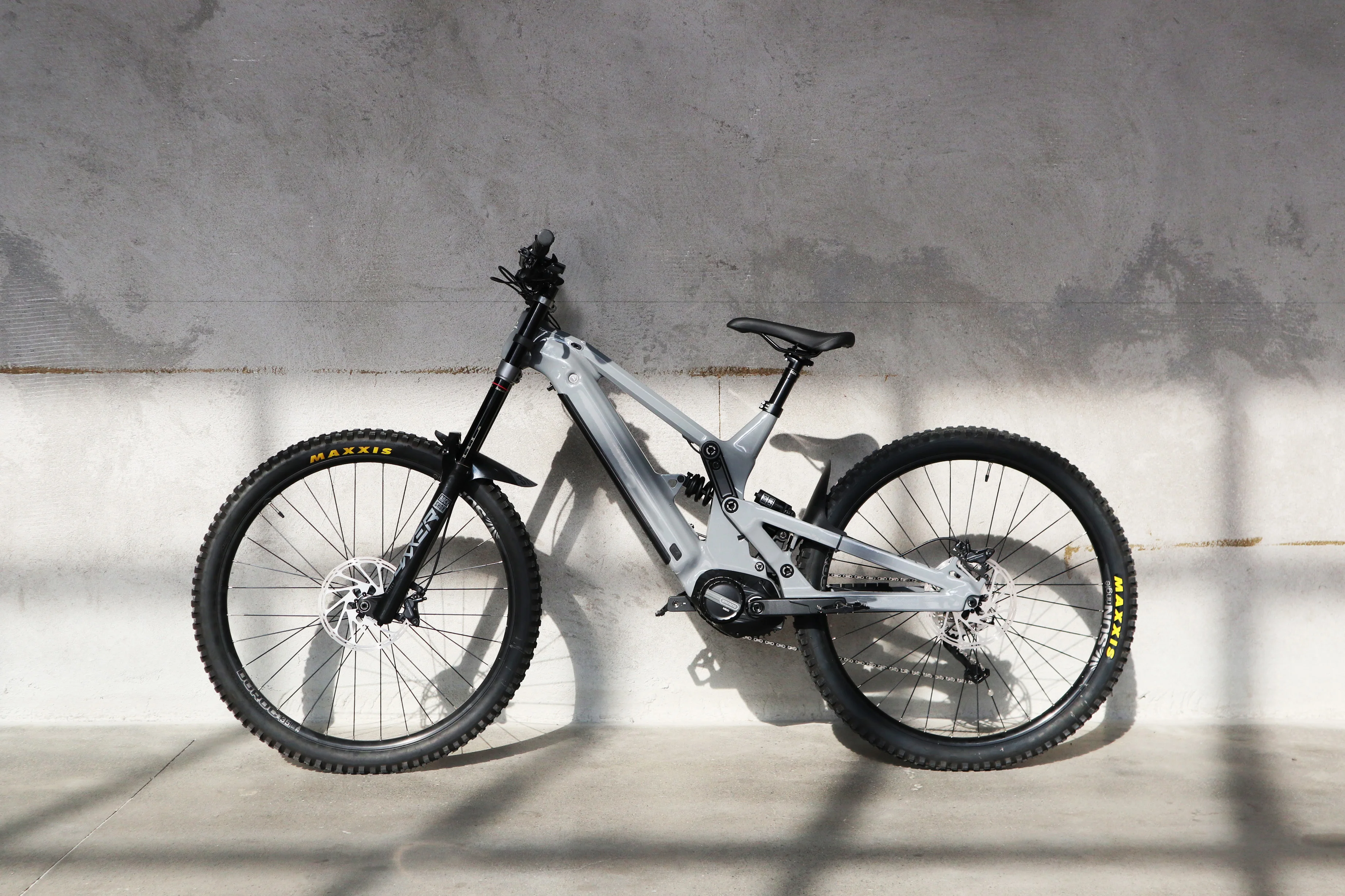 お話し中 出力5モード搭載 最値下げ18万→11万 超低走行 電動アシスト