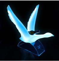 Présentateur de bouteilles de cygne illuminé Discothèque Bar Party Vodka Glorifier Display White Gray Goose Rechargeable LED Bottle Presenter