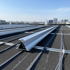Riel de Montaje Solar de Aluminio Anodizado Schletter S1.8 de 244 Pulgadas para Módulos Fotovoltaicos con Marco en Techos - Product Image 3