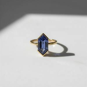 Bague solitaire en moissanite de forme hexagonale en saphir bleu personnalisé, or massif 14 carats, cadeau de mariage romantique pour femmes - Product Image 1