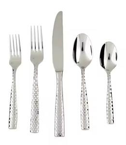 ชุดช้อนส้อมดีไซน์ทันสมัย 5 ชิ้น สีทอง ทำจากสแตนเลส สำหรับห้องอาหารและโรงแรม มีส้อม มีด และช้อน - Product Image 5